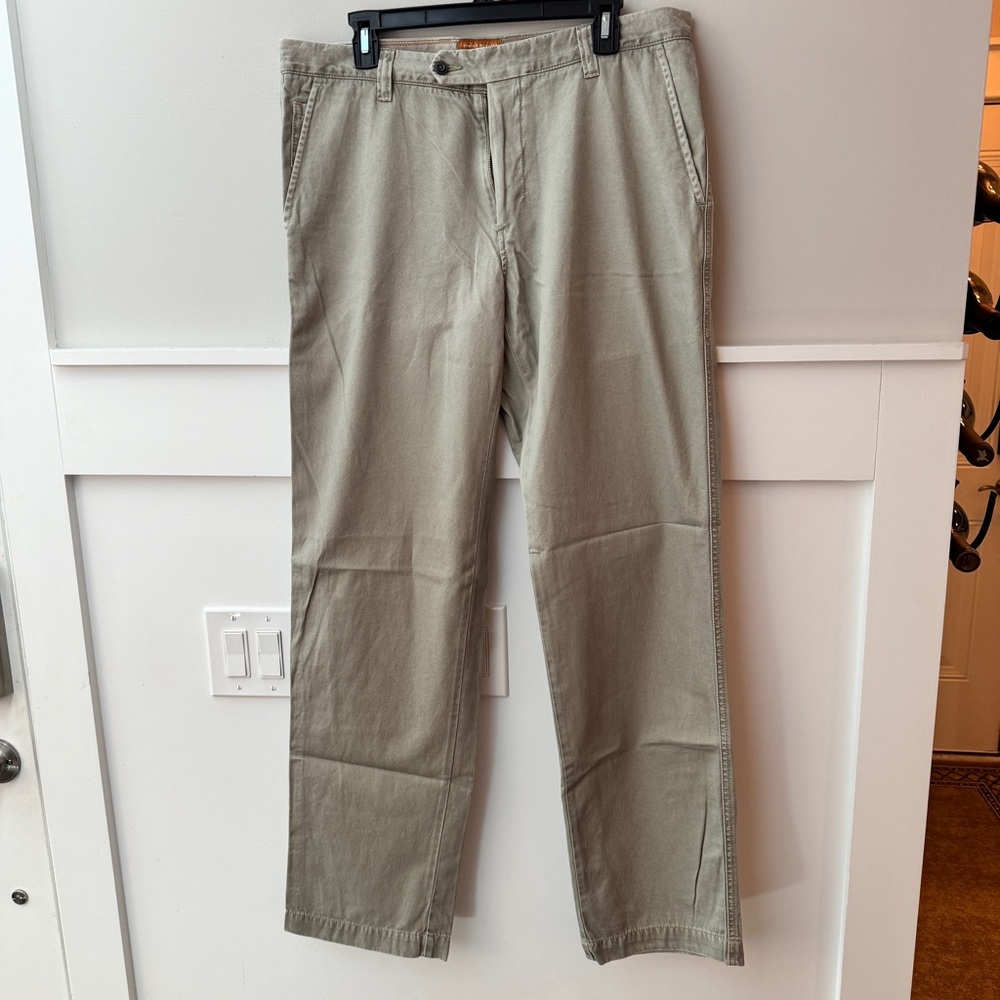 Men’s Tommy Bahama Sandsibar Pants.